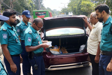 রাজধানীতে ট্রাফিক আইন লঙ্ঘনে একদিনে ১৩৬৭ মামলা