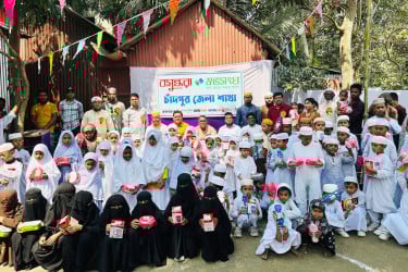 চাঁদপুরে মাদ্রাসা শিক্ষার্থীদের মাঝে শুভসংঘের শিক্ষা উপকরণ বিতরণ