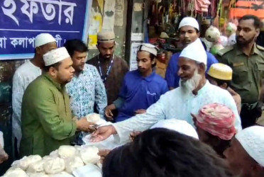 কলাপাড়ায় এক টাকায় ইফতার!