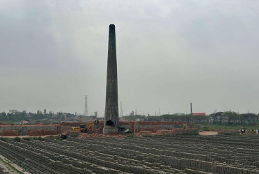 সাভারে দুই ইটভাটা গুঁড়িয়ে দিল প্রশাসন