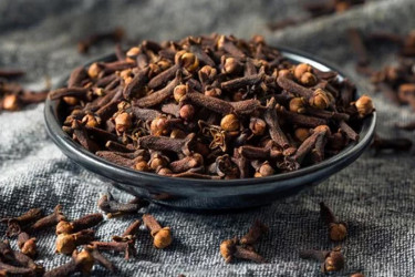 ঘুমানোর আগে লবঙ্গ ভেজানো পানি পানের উপকারিতা