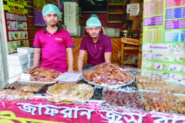 পছন্দের শীর্ষে বেইলি রোডের ইফতারি