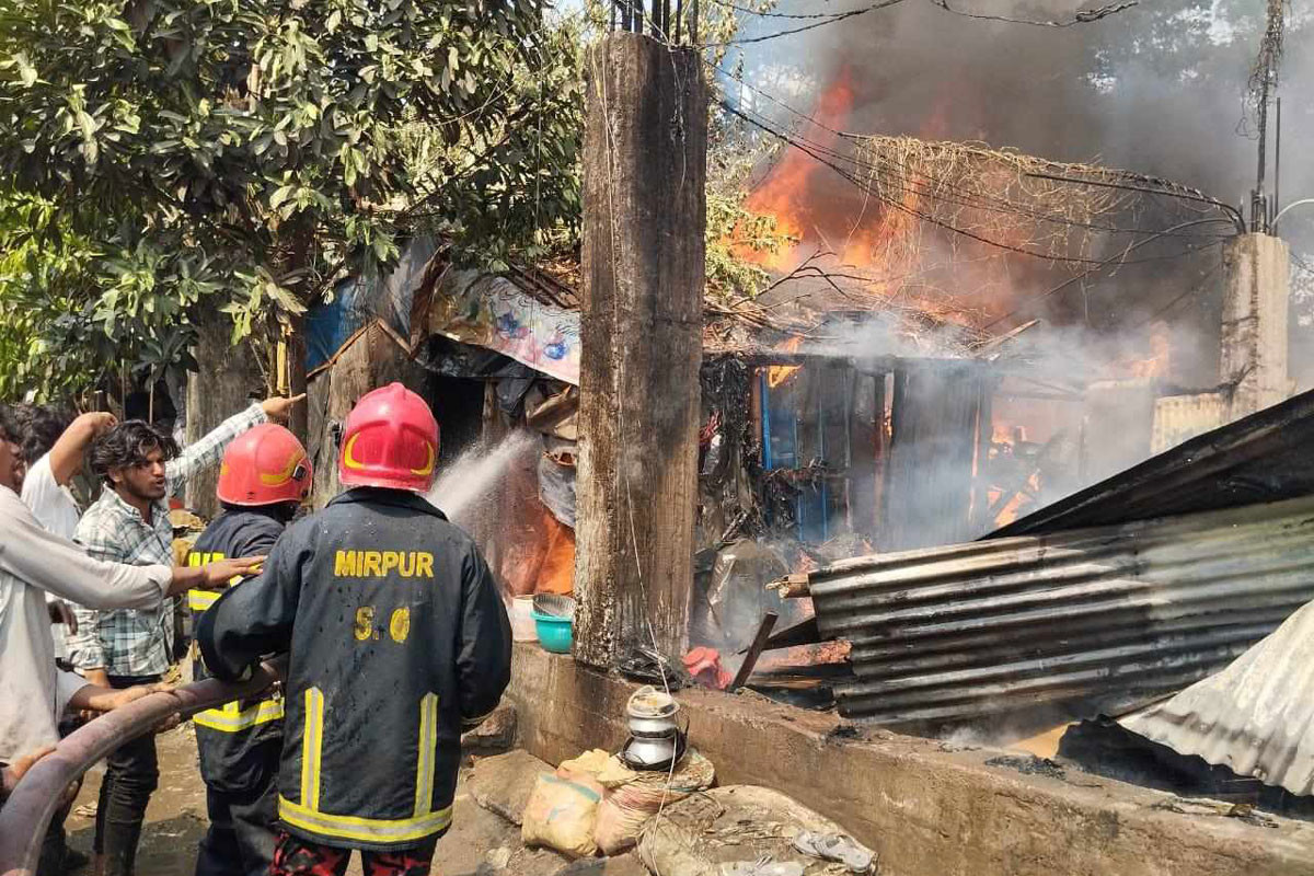 রাজধানীর ভাষানটেকে বস্তিতে আগুন, নিয়ন্ত্রণে ৫ ইউনিট