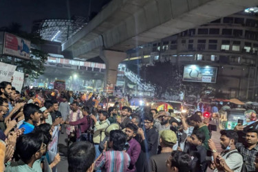 মাগুরায় ৮ বছরের শিশুকে ধর্ষণের প্রতিবাদে শাহবাগে বিক্ষোভ