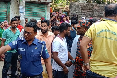 সিরাজগঞ্জে সীমানা প্রাচীর ধসে ২ শ্রমিকের মৃত্যু