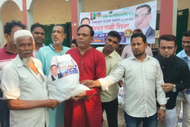 সরাইলে শতাধিক মানুষের মাঝে ইফতার সামগ্রী বিতরণ