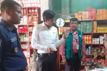 কলাপাড়ায় ৪ ব্যবসায়ীকে জরিমানা