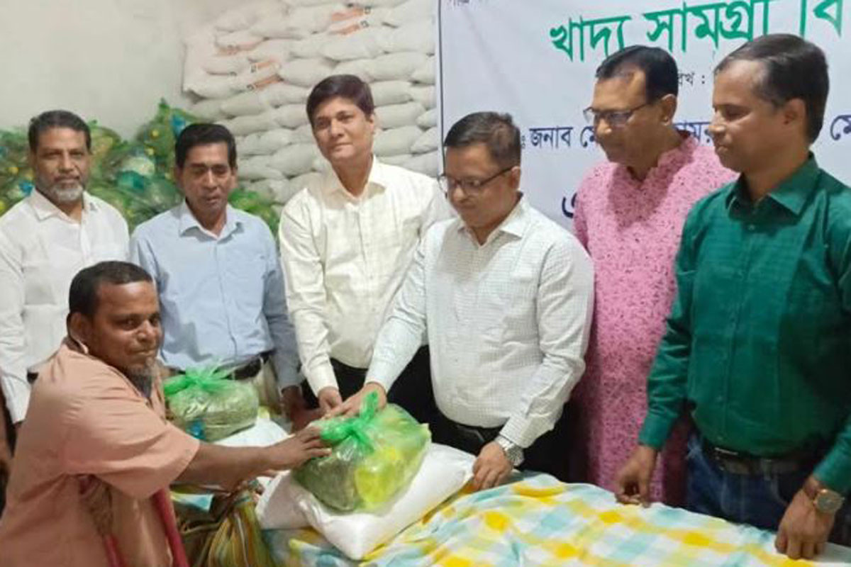 ফরিদপুরে দরিদ্র পরিবারের মাঝে ঈদ উপহার বিতরণ