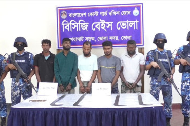 ভোলায় অস্ত্রসহ ৫ জলদস্যু আটক