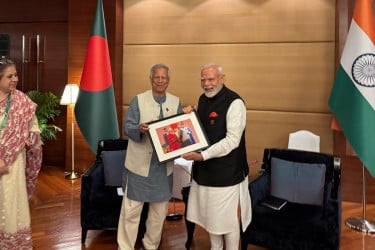 নরেন্দ্র মোদিকে যে উপহার দিলেন প্রধান উপদেষ্টা