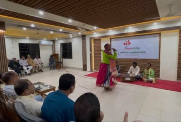নেত্রকোনায় পালাগানে মুখরিত বাংলাদেশ প্রতিদিনের ১৬ বছরে পদার্পণের কেক কাটা অনুষ্ঠান