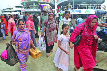 দুর্ভোগ ছাড়াই ঢাকা ফিরছে মানুষ