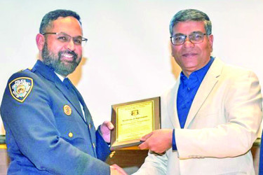 মার্কিন পুলিশে গর্ব বাংলাদেশের শামসুল হক