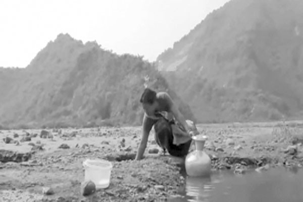 একমাত্র ভরসা পাহাড়ি ঝরনা