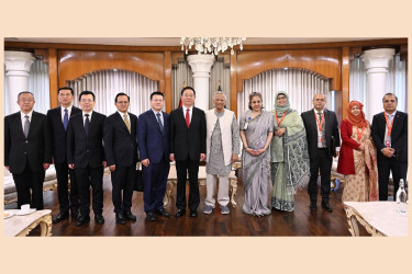 চীনের সঙ্গে দ্বিপাক্ষিক পরিকল্পনা এগিয়ে নেওয়া এখন সর্বোচ্চ অগ্রাধিকার: প্রধান উপদেষ্টা