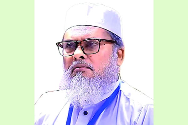 ক্ষমতায় যে বসে লুটেপুটে খেতে চায়
