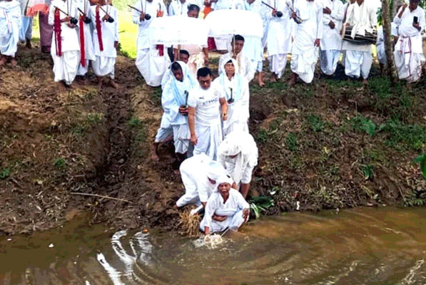 ক্ষুদ্র নৃ-গোষ্ঠী মণিপুরিদের ‘লাই-হরাউবা’ উৎসব শুরু