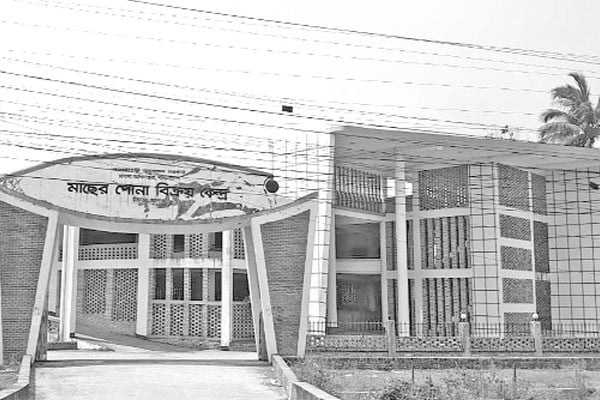 পড়ে আছে ৪২ কোটির তিন স্থাপনা