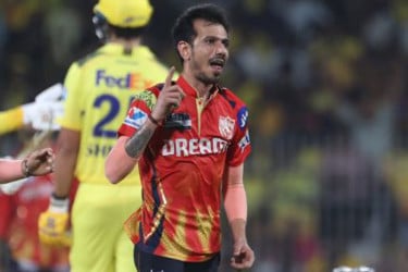 হ্যাট্রিক করলেন চাহাল, এক ওভারেই নিলেন ৪ উইকেট