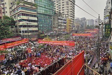নয়াপল্টনে শ্রমিক সমাবেশে জনস্রোত