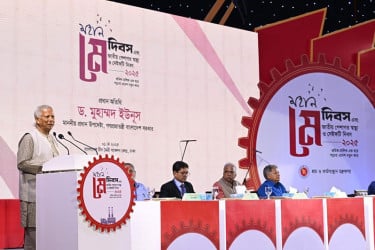 বৈষম্যহীন বাংলাদেশ গড়ার স্বপ্নে শ্রমিকদের জীবনমান উন্নয়ন জরুরি: প্রধান উপদেষ্টা
