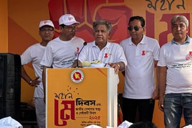 শ্রমিকদের অধিকার নিশ্চিতে কাজ করে চলেছে সরকার : শ্রম উপদেষ্টা