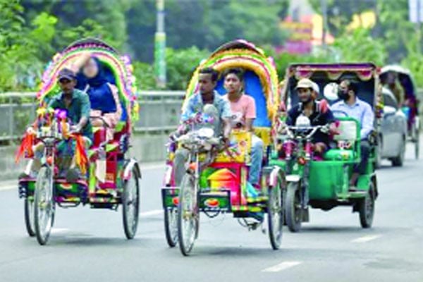 মহাসড়কের হুমকি ব্যাটারি রিকশা