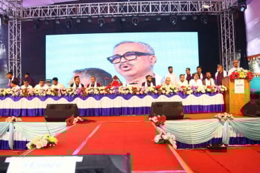 'রপ্তানি বৃদ্ধিতে পোশাক শিল্পকে আরও প্রতিযোগিতামূলক ও সাশ্রয়ী হতে হবে'