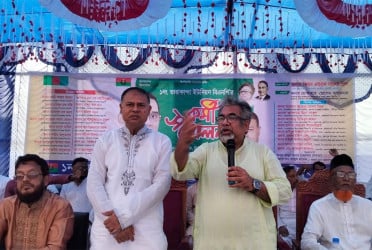 যারা নির্বাচন পেছাতে চায়, তারা জনগণকে ভয় পায় : প্রিন্স