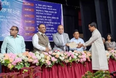 গবেষণা গ্রন্থের জন্য ইতিহাস পরিষদ পুরস্কার লাভ