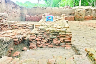 মিলছে সুলতানি ও মোগল আমলের নিদর্শন