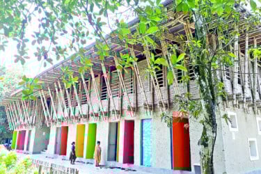 স্থাপত্যে অনন্য মেটি স্কুল