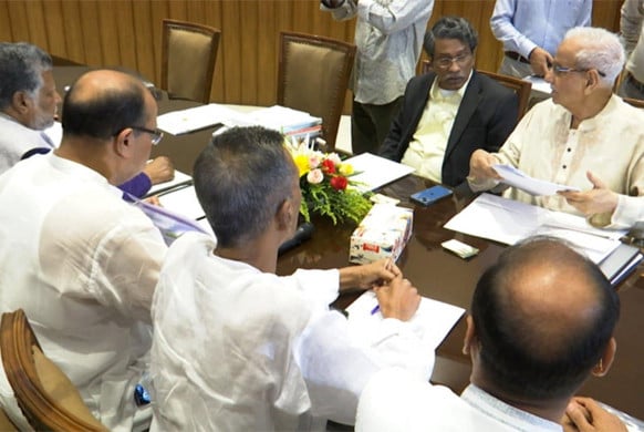 অনির্বাচিত সরকার দীর্ঘস্থায়ী হলে সমস্যা বাড়ে: ফরহাদ