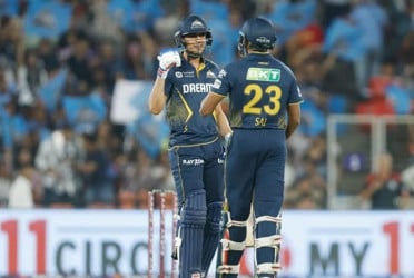 হায়দরাবাদের বিপক্ষে দাপুটে জয় গুজরাটের