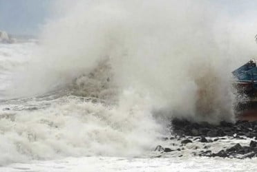 সাত অঞ্চলের নদী বন্দরে সতর্কতা সংকেত