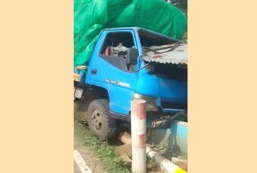 কলমাকান্দায় ট্রাকচাপায় শিশুর মৃত্যু, চালক আটক