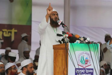 নারী সংস্কার কমিশনের প্রস্তাব ধর্মীয় অনুভূতিতে আঘাত হেনেছে : মামুনুল হক