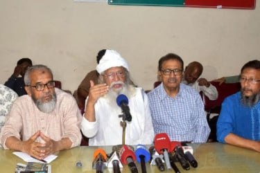 রাখাইনে মানবিক করিডর দেওয়া উচিত নয়: ফরহাদ মজহার