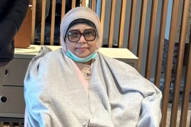 বিমানে নয়, খালেদা জিয়া ফিরবেন এয়ার অ্যাম্বুলেন্সে
