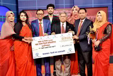 বিদেশে পলাতক মালিকদের ধরতে রেড অ্যালার্ট জারির উদ্যোগ নেওয়া হয়েছে : শ্রম উপদেষ্টা