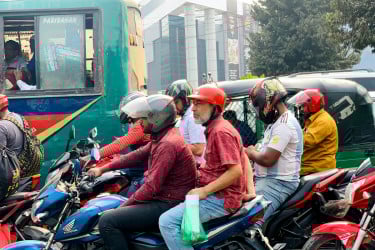 রাইড শেয়ারিং চালকদের শ্রমিক হিসেবে স্বীকৃতির সুপারিশ