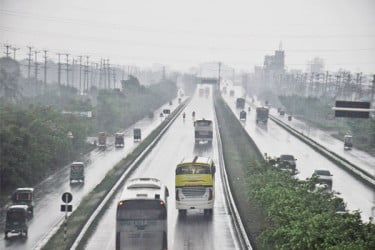 রাজধানীতে স্বস্তির বৃষ্টি