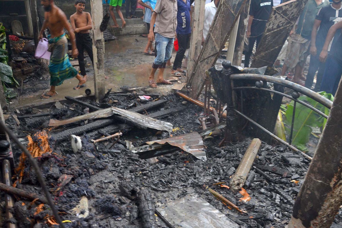 বগুড়ায় বসতবাড়িতে আগুন