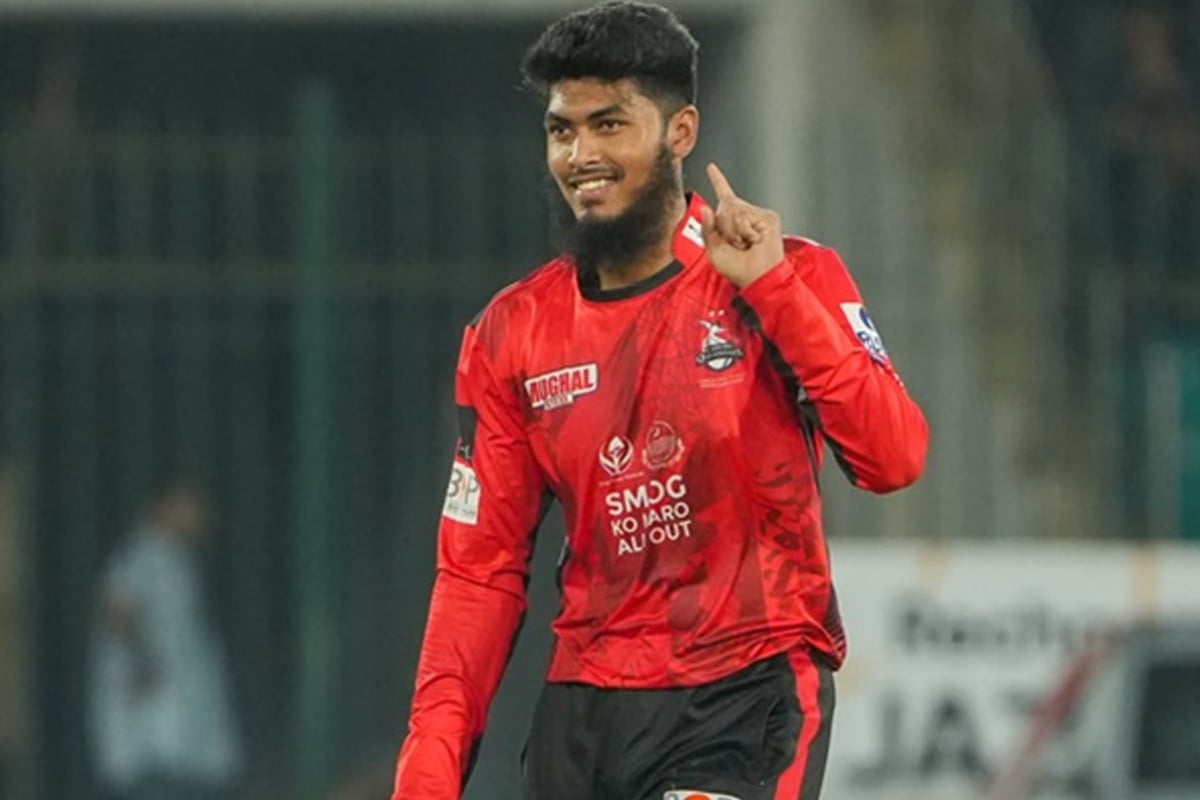 ৩ ম্যাচ পর লাহোরের একাদশে রিশাদ