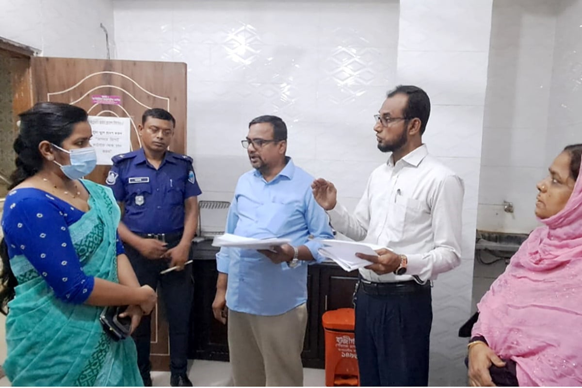 হাজীগঞ্জে ৪ স্বাস্থ্যসেবা প্রতিষ্ঠানকে জরিমানা, ২টি সিলগালা