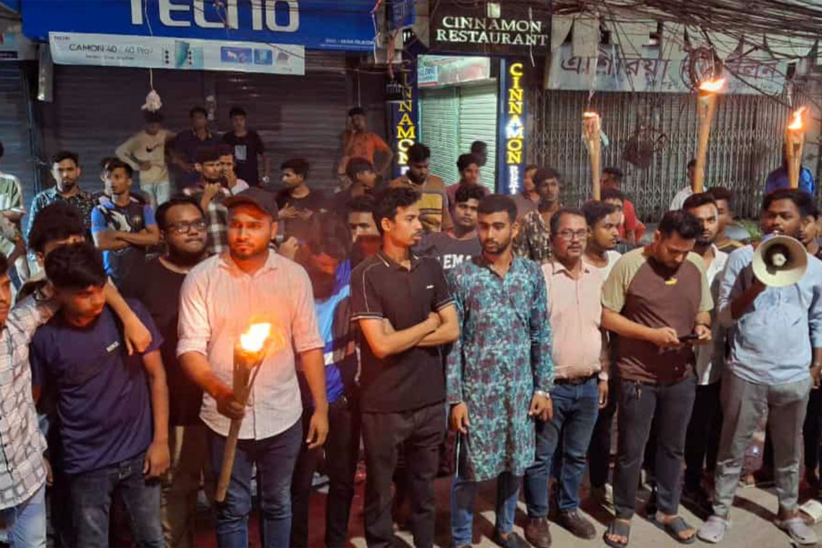 হাসনাত আবদুল্লাহর ওপর হামলার প্রতিবাদে নারায়ণগঞ্জে মশাল মিছিল