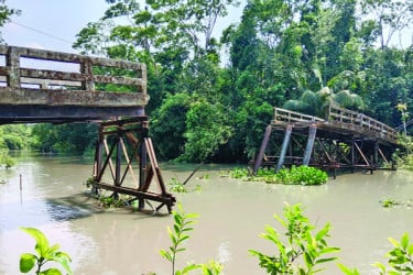 ব্রিজ ভেঙে খালে