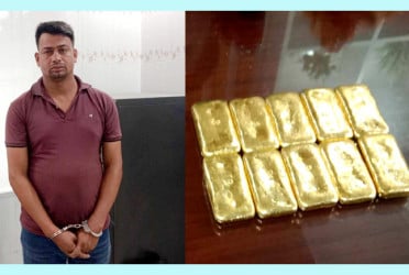 শার্শায় ১০ স্বর্ণের বারসহ চোরাকারবারি আটক