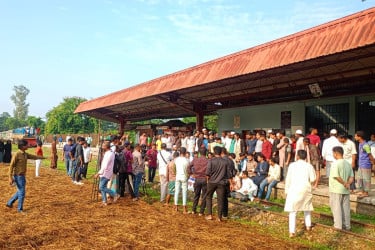 নোয়াখালীতে সুবর্ণচর এক্সপ্রেস দ্রুত চালুর দাবিতে ঘণ্টাব্যাপী রেলপথ অবরোধ