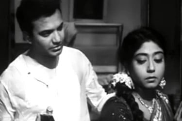 সাবিত্রী চট্টোপাধ্যায়ের গলা টিপে ধরেন উত্তম কুমার, এরপর যা হয়